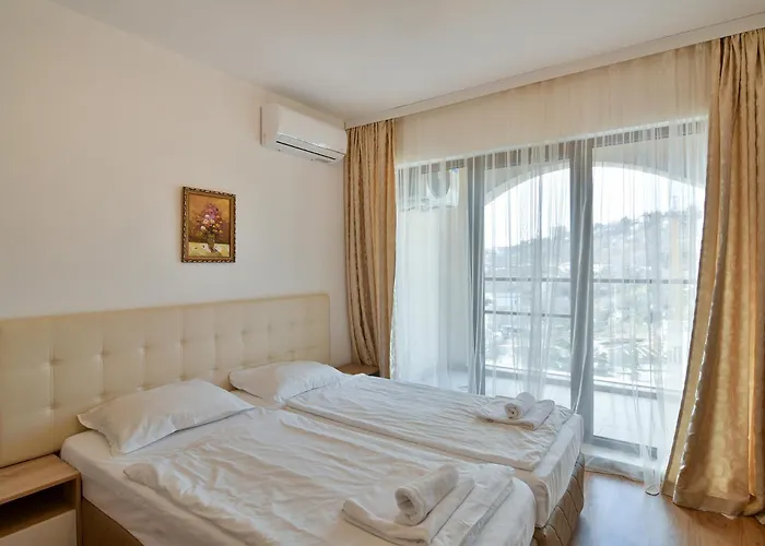 Kabakum Plaza Beachfront Flats Warna