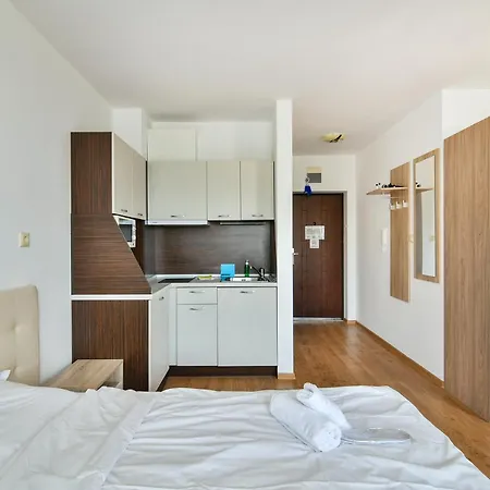 Kabakum Plaza Beachfront Flats *